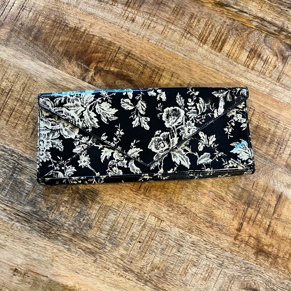 The Lulu Clutch